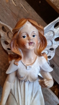 Víla šedobílá klečící 2.jakost