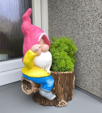 Trpaslík s pařezem