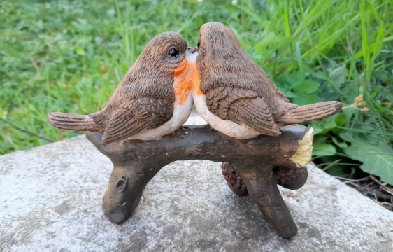 Ptáčci na větvi se žaludy