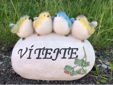 Ptáčci na kameni "Vítejte"