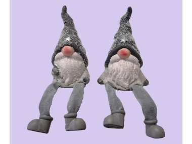 Skřítek šedá čepička sedící