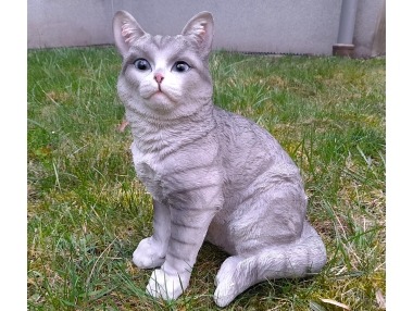 Kočka šedá sedící velká