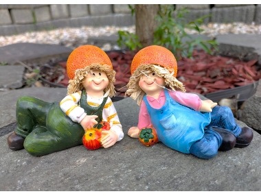 Děti s ovocem ležící 2 druhy