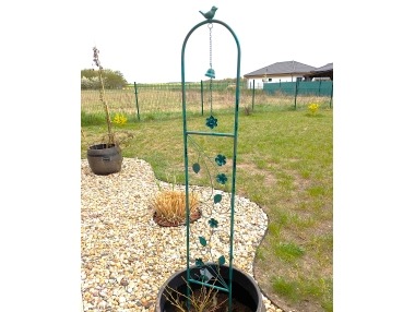 Stojan na pnoucí květiny se zvonkem