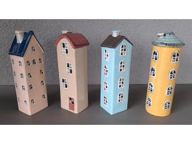 Domek vysoký svítící LED 4 druhy – 20x6 cm